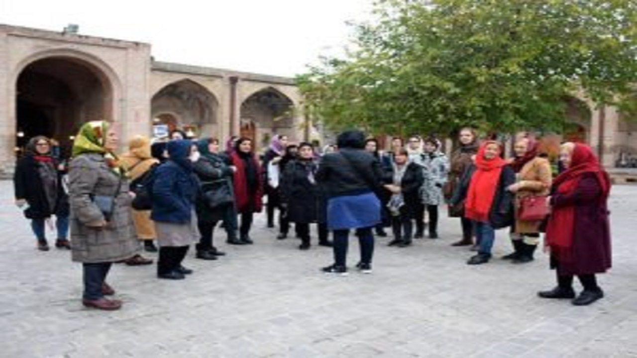بیکاری ۴۰۰ راهنمای گردشگری در آذربایجان‌شرقی