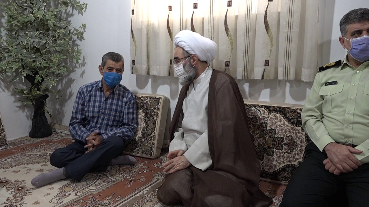 دیدار نماینده ولی فقیه در گیلان با ۲ خانواده معظم شهید و جانباز ۸۵ درصد ناجا