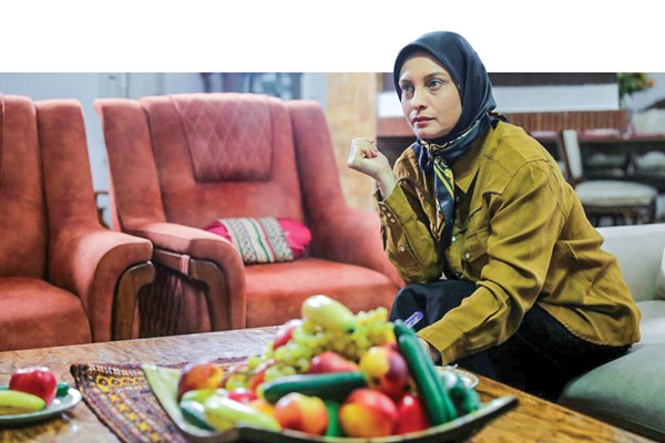 آرایش غلیظ و لاک قرمز شرط بازی در فیلم&zwnj;های سینمایی/ پیشنهاد کار بیشتر با گرفتن طلاق/ مسئولان فرهنگی خواب هستند یا بیدار؟