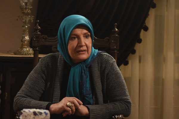 آرایش غلیظ و لاک قرمز شرط بازی در فیلم&zwnj;های سینمایی/ پیشنهاد کار بیشتر با گرفتن طلاق/ مسئولان فرهنگی خواب هستند یا بیدار؟