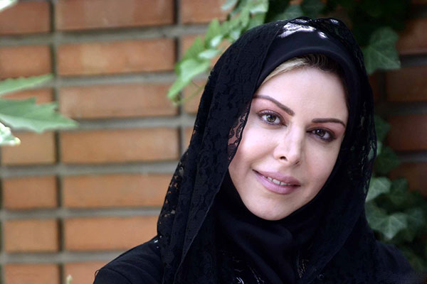 آرایش غلیظ و لاک قرمز شرط بازی در فیلم&zwnj;های سینمایی/ پیشنهاد کار بیشتر با گرفتن طلاق/ مسئولان فرهنگی خواب هستند یا بیدار؟