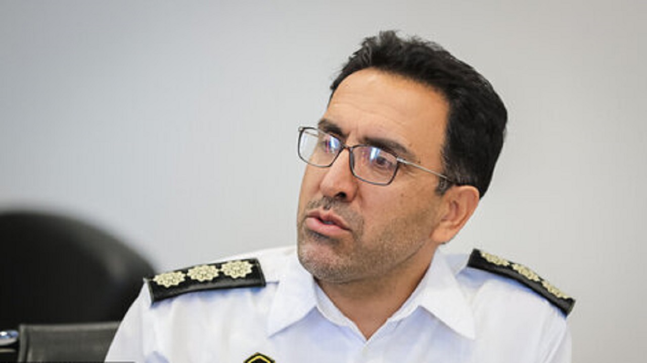 اهدا هزارو ۲۰۰ کلاه ایمنی رایگان به موتورسواران اصفهانی