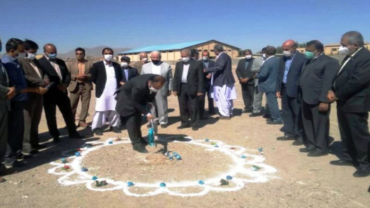 کلنگ ساخت هنرستان ۱۲ کلاسه در زاهدان به زمین زده شد