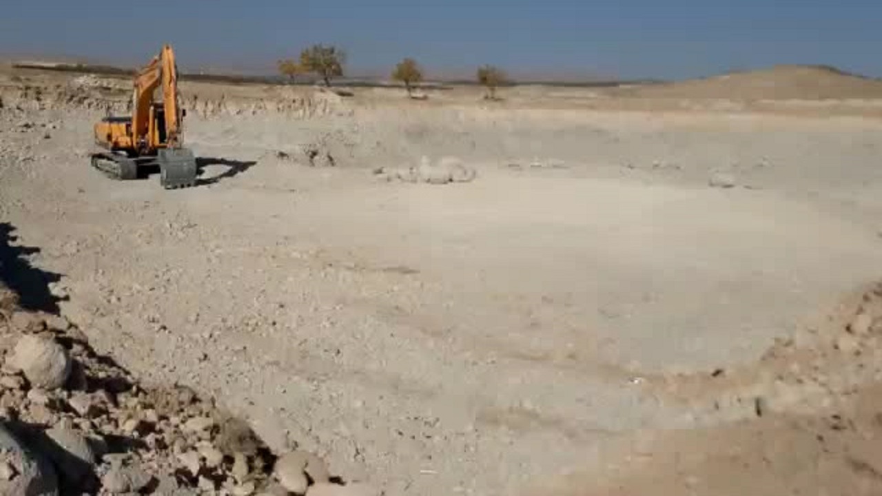 برداشت غیرمجاز خاک در روستای هرق مراغه + فیلم