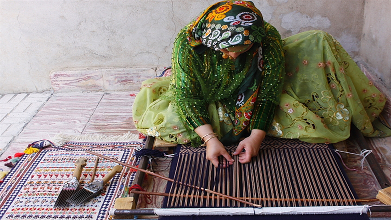 صدور بیش از هزار و ۱۰۰ مجوز سه‌گانه صنایع‌ دستی در فارس