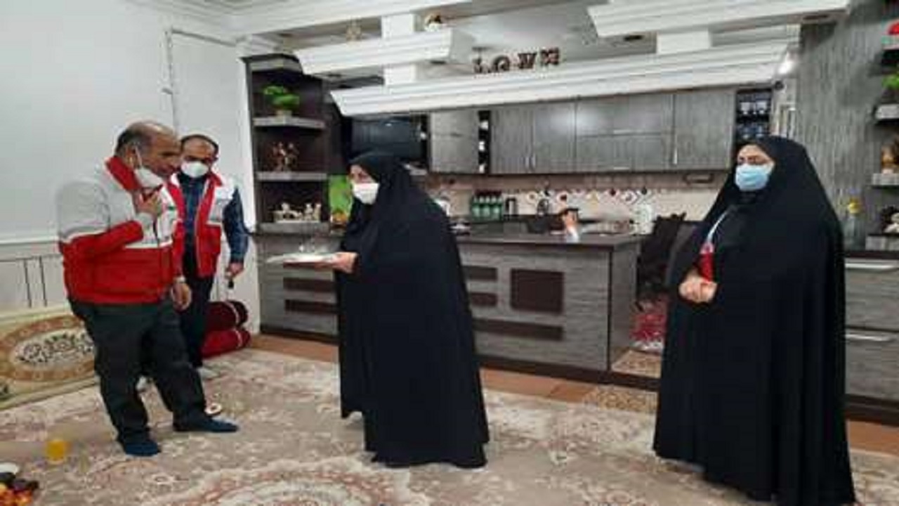 دیدار اعضای جمعیت هلال احمر هفتکل با ۲خانواده شهید دفاع مقدس