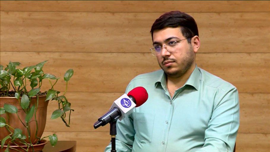 منتقد هنر محمدرضا باقری