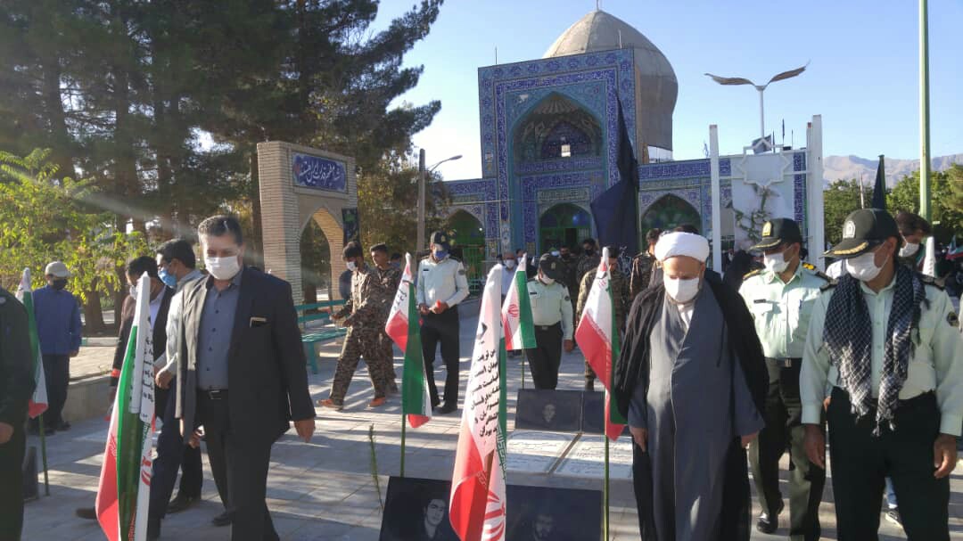 عطر افشانی و گلباران قبور مطهر شهدا در کوهبنان