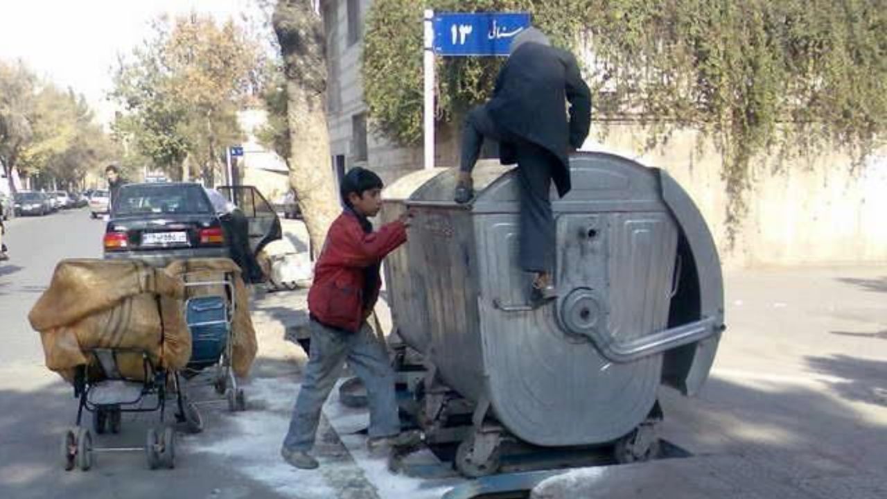 ماجرای به‌کار گیری کودکان در پسماند کرج/ وقتی شانه‌ها برای مسئولیت‌پذیری خالی می‌شود