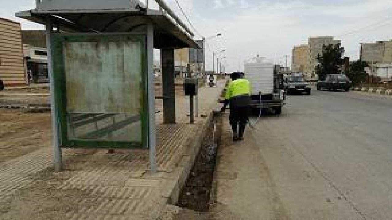 لایروبی و آهک پاشی جو‌های روباز در اهواز