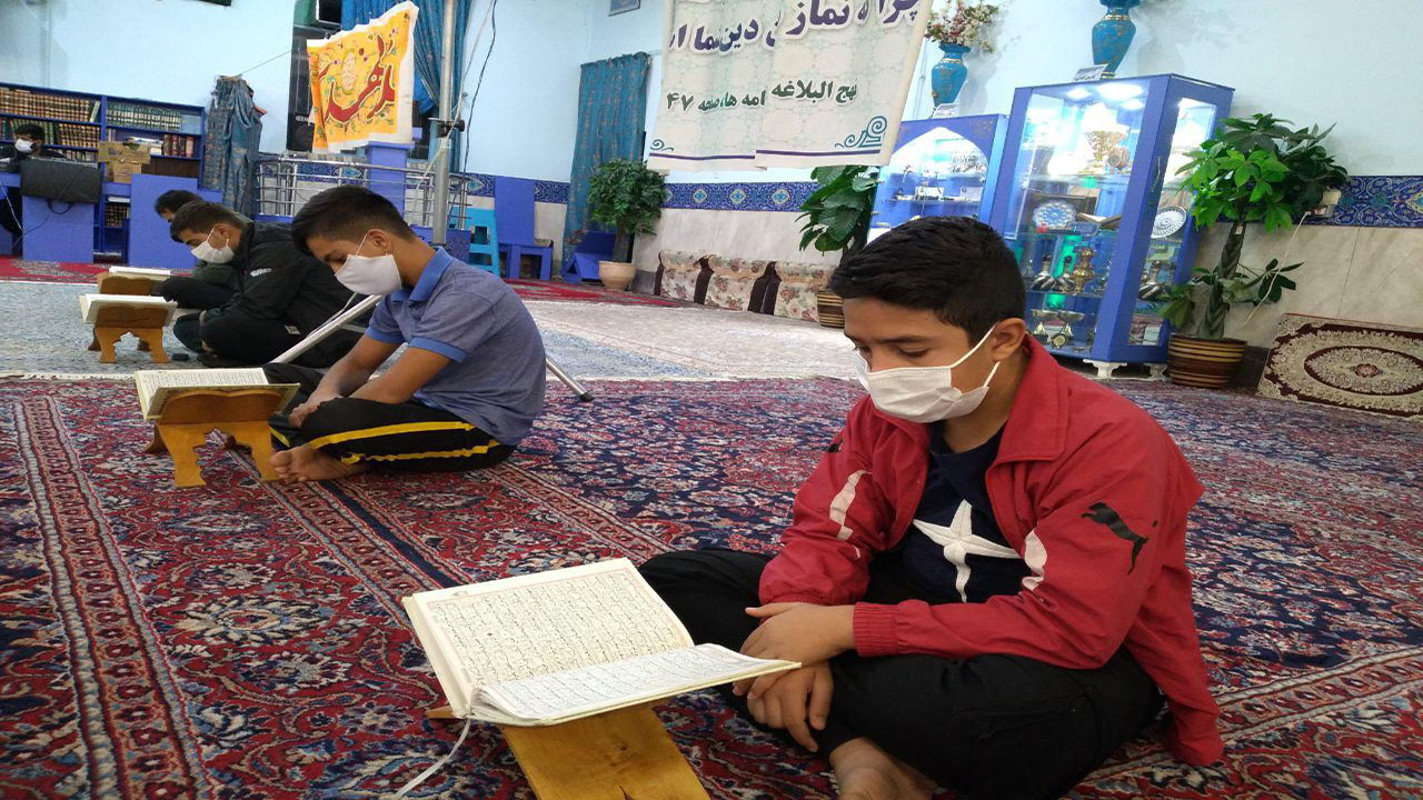 برپایی محفل انس با قرآن کریم در شهرک دولت آباد + تصاویر