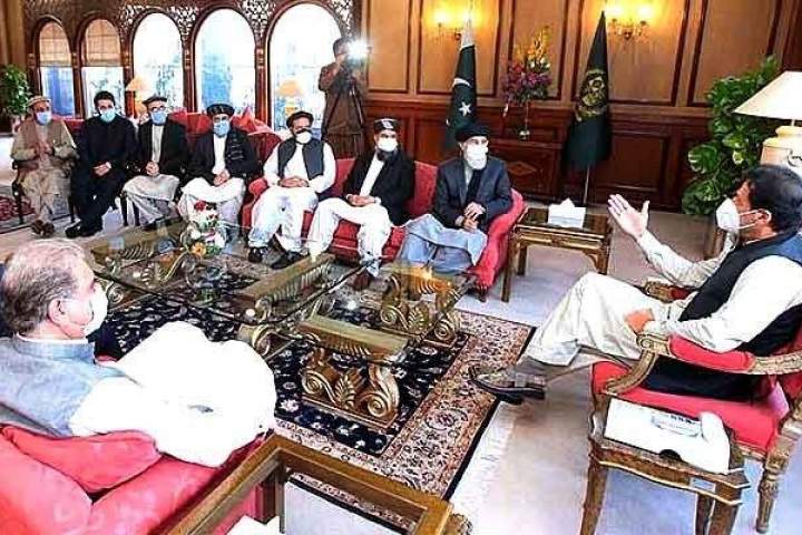 عمران خان: آشتی و گفتگو تنها راه حل مشکلات افغانستان است