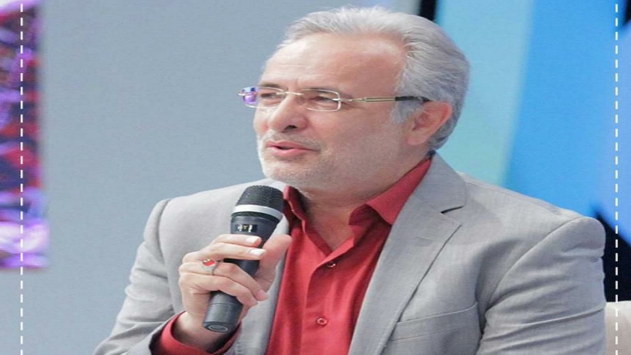 سید کاظم احمد زاده پشت میکروفن رادیو اربعین