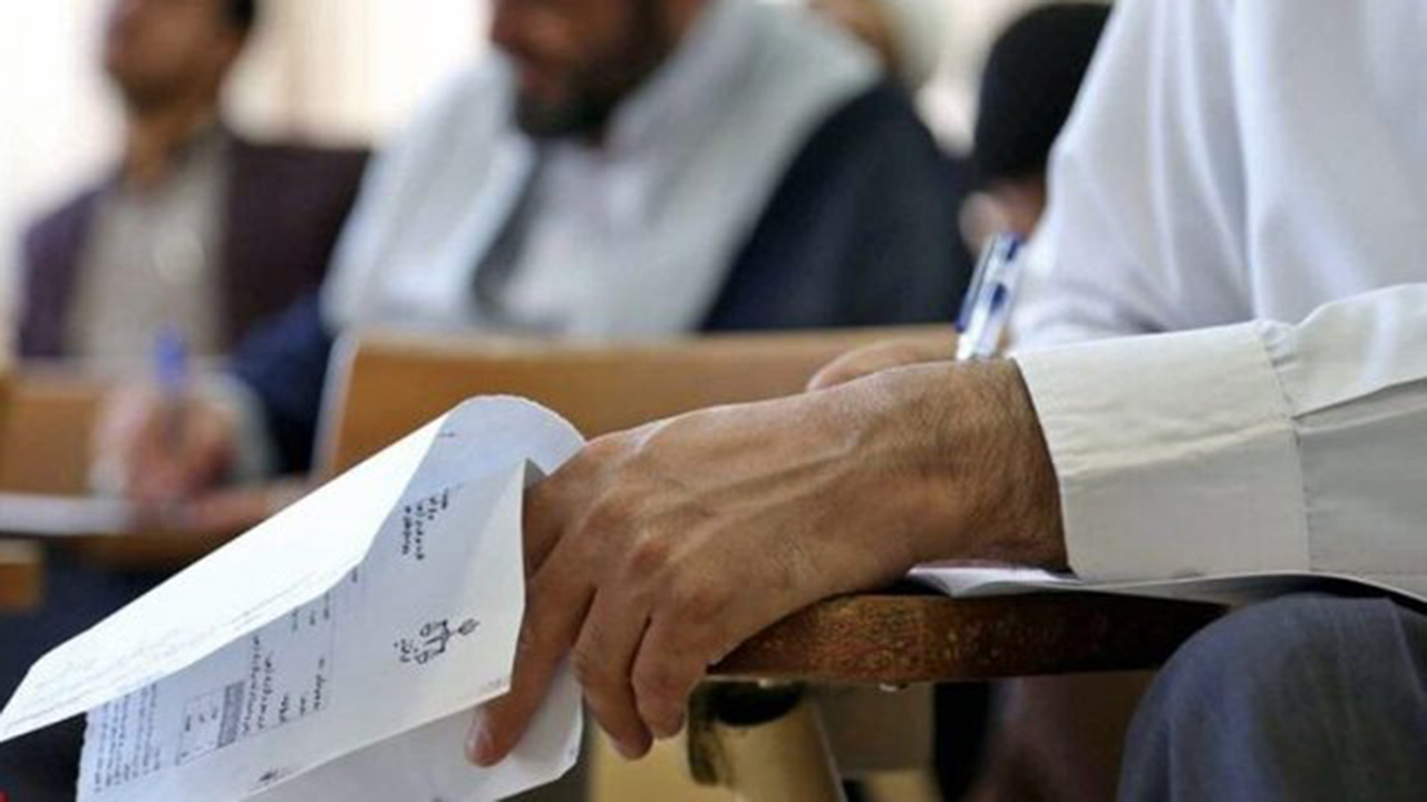 آزمون مرکز وکلای قوه قضائیه در فارس برگزار شد