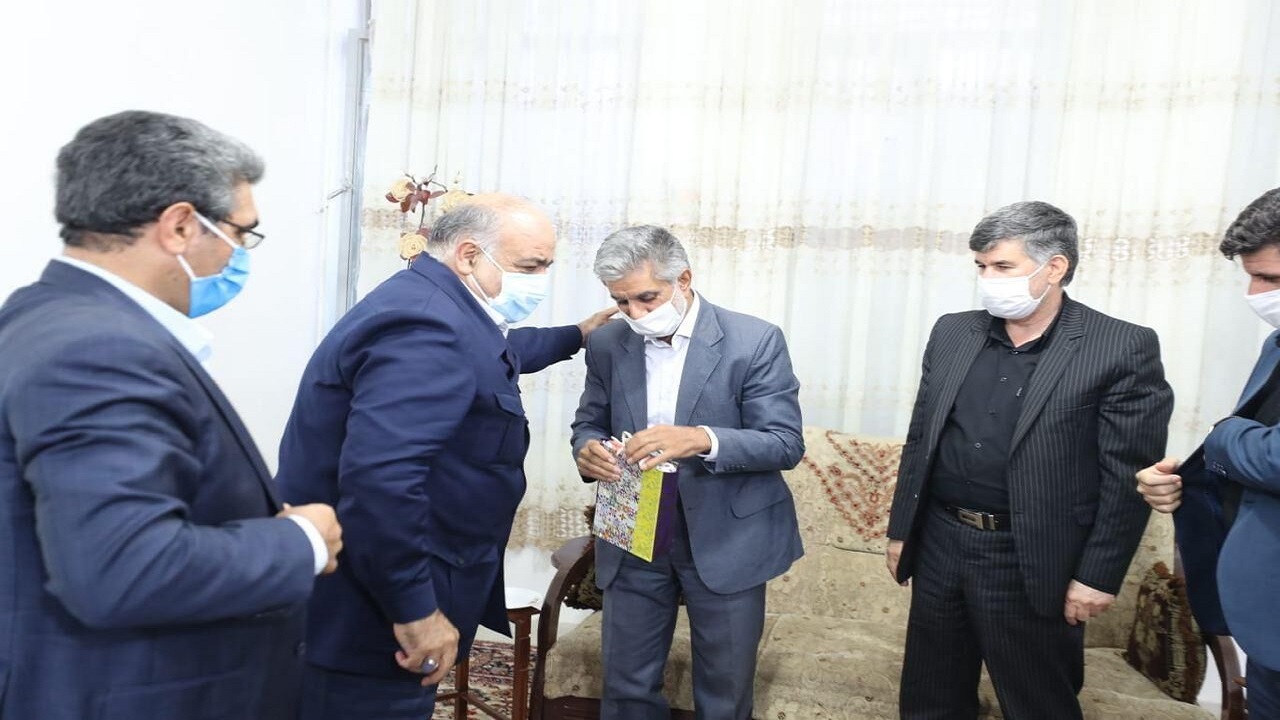 دیدار استاندار کرمانشاه با رزمنده دوران دفاع مقدس