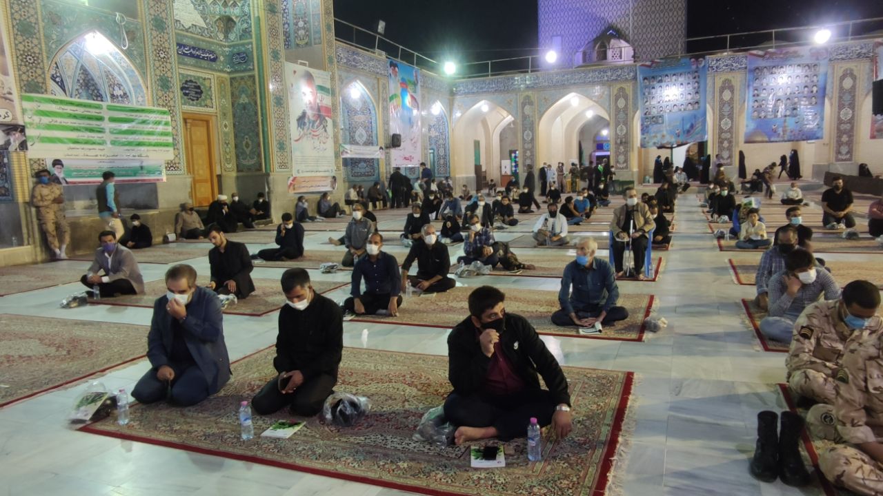مسئولان با الگو گیری از شهدا راه نفوذ دشمن به کشور را ببندند