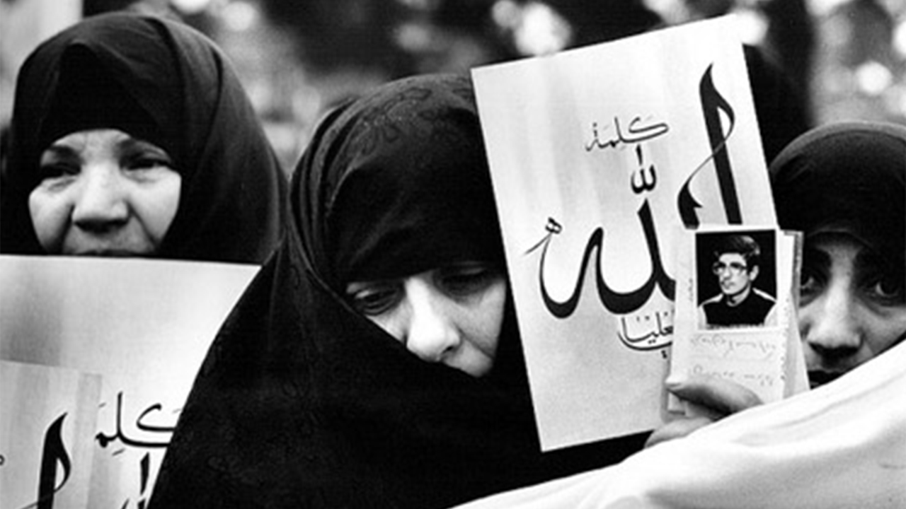 تصاویری از نقش بی بدیل زنان در دوران دفاع مقدس