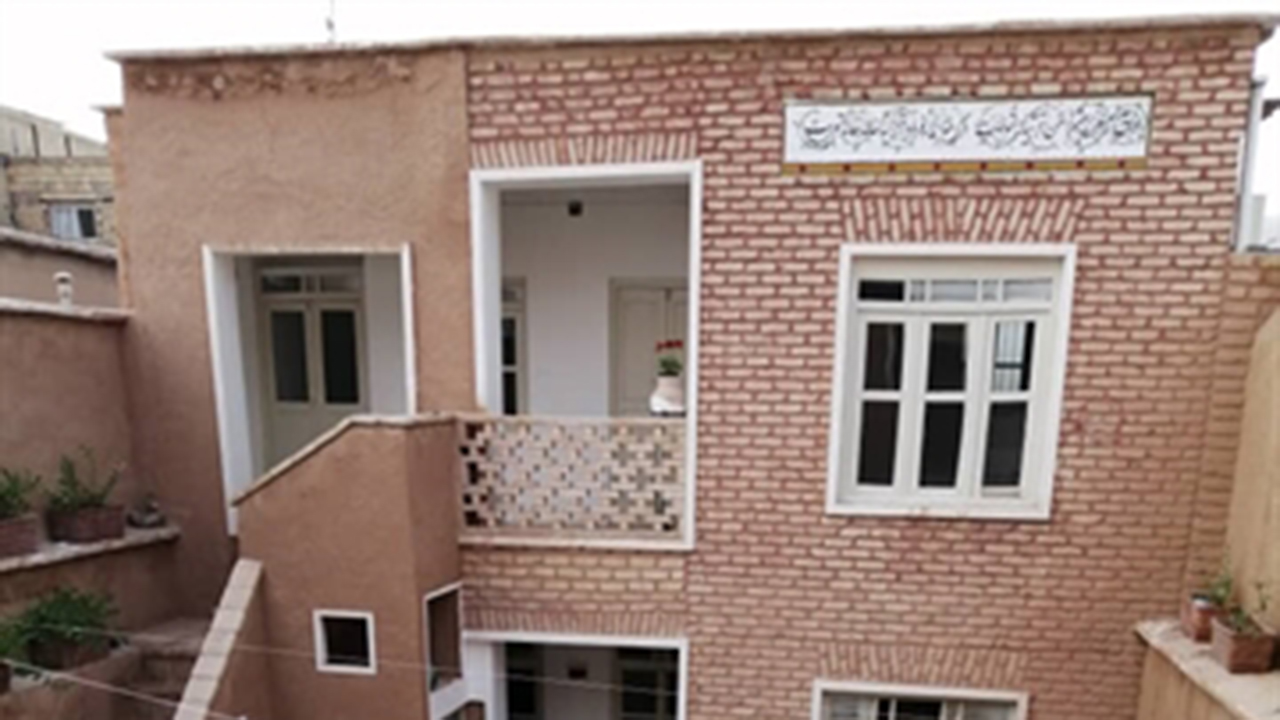 بهره‌برداری از یک اقامتگاه بوم‌گردی در سروستان
