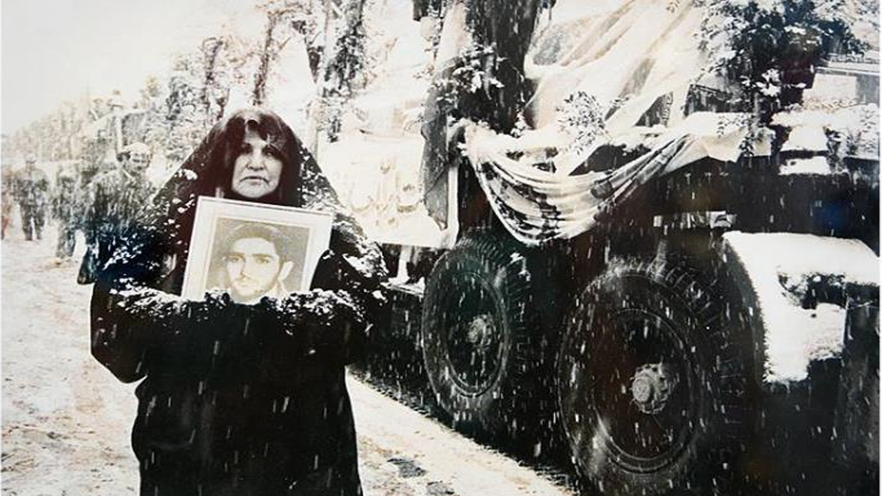 عکسی از مادر یک شهید که جهانی شد/ سالهای سخت انتظار مادر برای بازگشت فرزند عکسی از مادر یک شهید که جهانی شد/ سالهای سخت انتظار مادر برای بازگشت فرزند