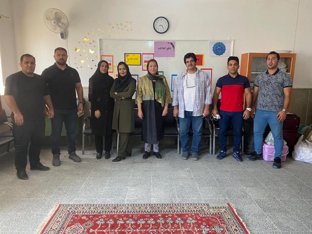 قهرمانان کشتی و کاراته در جمع دانش آموزان محروم زاهدان