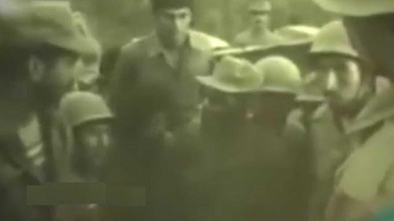 لحظاتی کمتر دیده شده از حضور رهبر انقلاب در خط مقدم جبهه کردستان