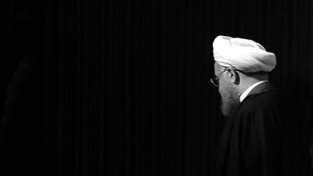 بهتر است روحانی فضای سیاسی را ترک کند