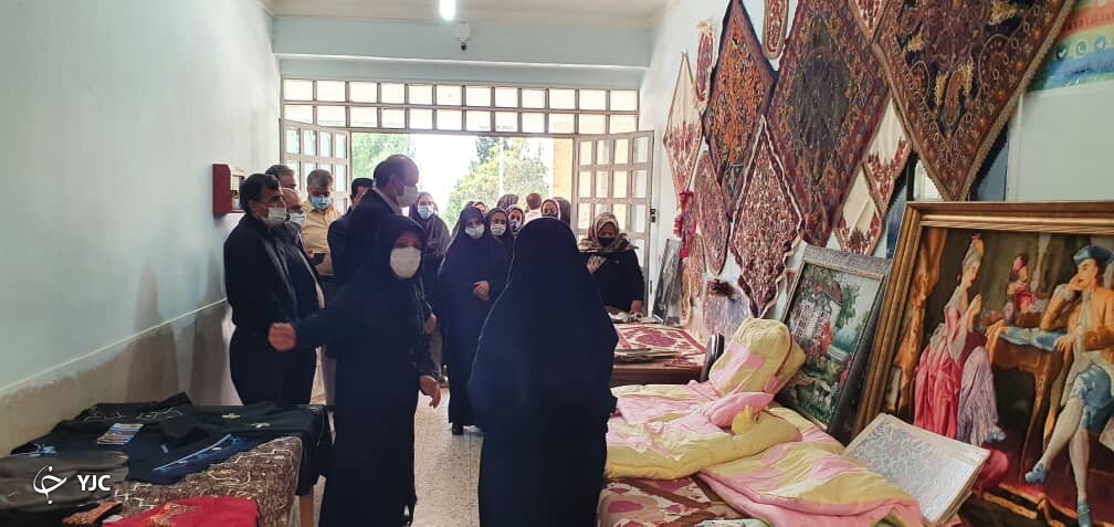 نمایشگاه صنایع دستی در رزند