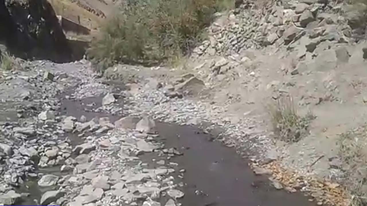 آلودگی زیست محیطی رودخانه در روستای طزره + فیلم