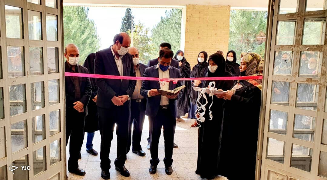 نمایشگاه صنایع دستی در زرند افتتاح شد+ تصاویر