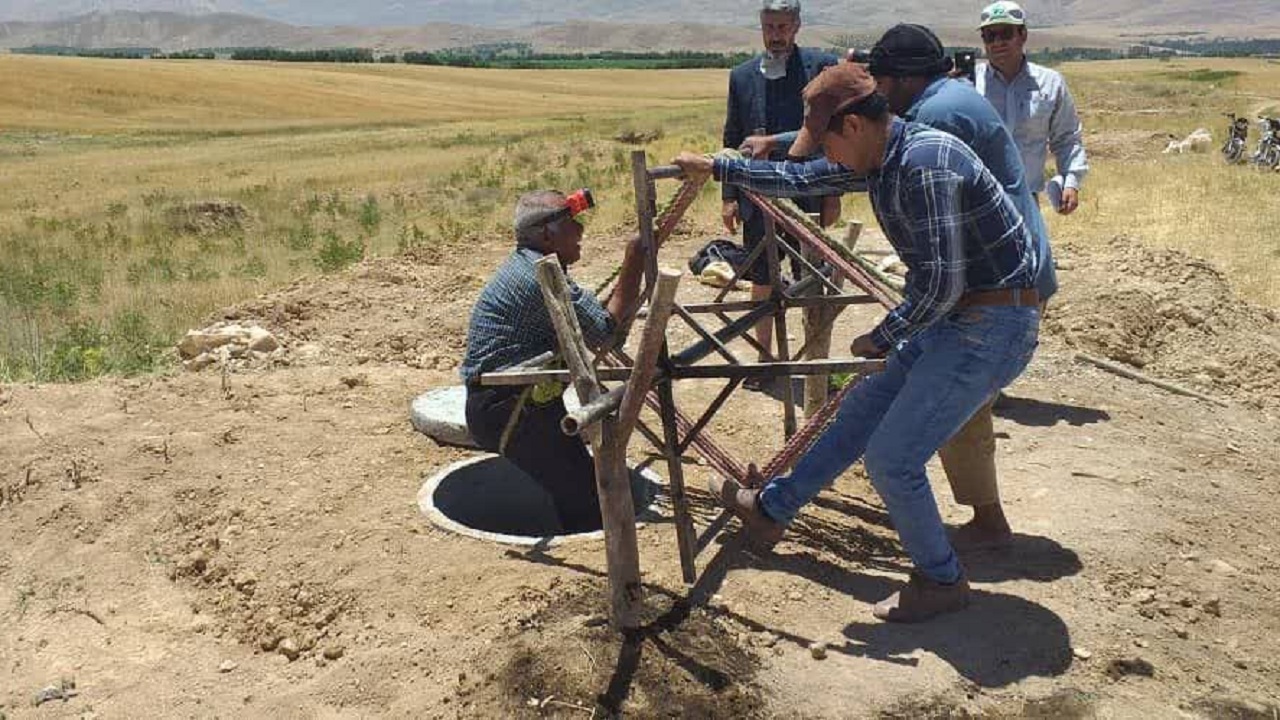 مرمت و لایروبی ۱۰ رشته قنات در کیار