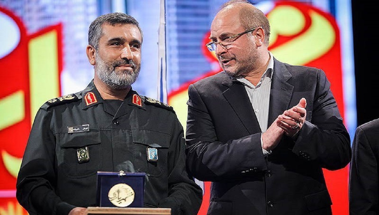 نگاهی به دست دشمن نداریم و مقابل آن می‌ایستیم