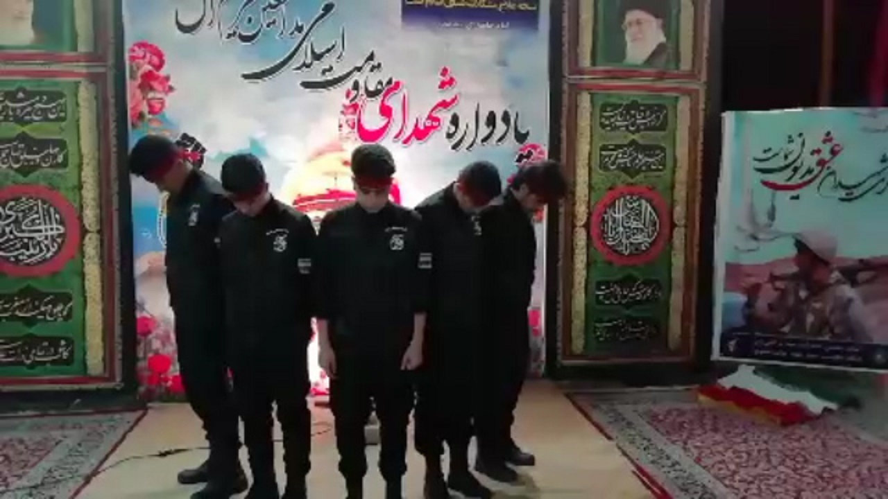 اجرای زیبای گروه فرهنگی هنری فانوس به مناسبت هفته دفاع مقدس + فیلم