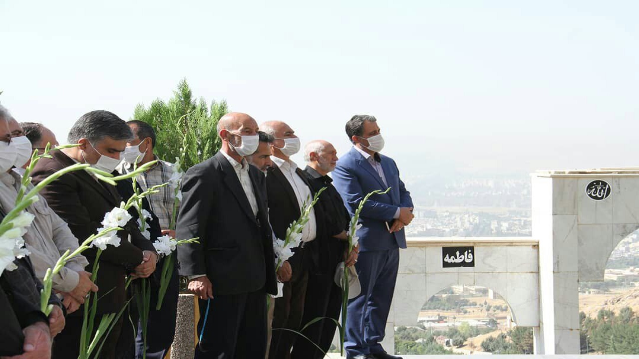مزار شهدای گمنام کرمانشاه گلباران شد