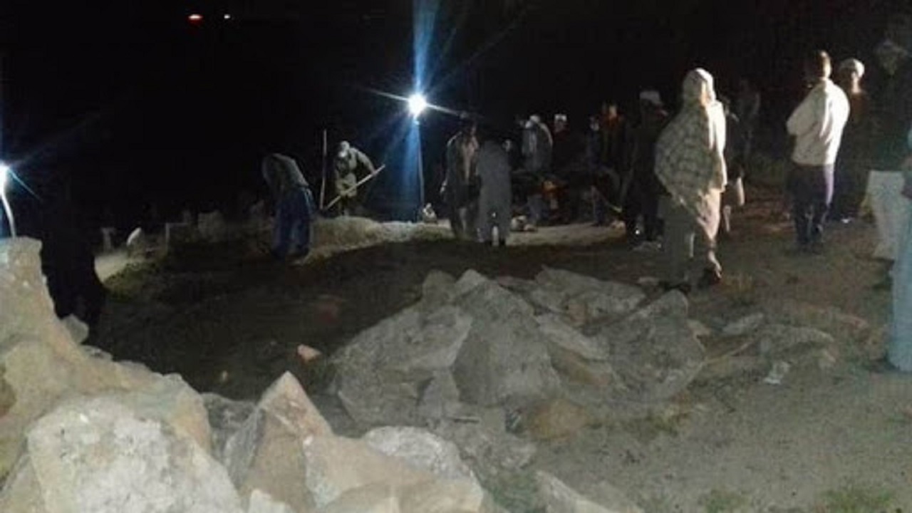 قتل دختر جوان توسط خانواده اش / جسد نیمه شب دفن شد
