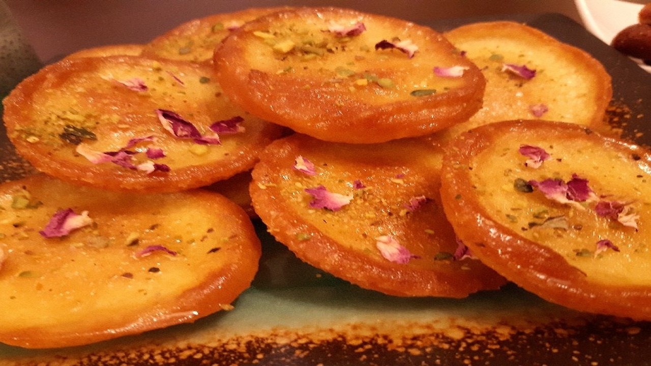 طرز تهیه کیک قاشقی بسیار خوشمزه و آسان بدون فر در ماهیتابه