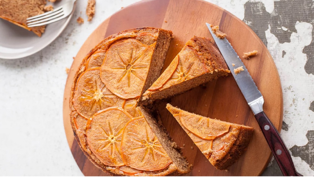 طرز تهیه کیک خرمالو و سیب پاییزی خانگی
