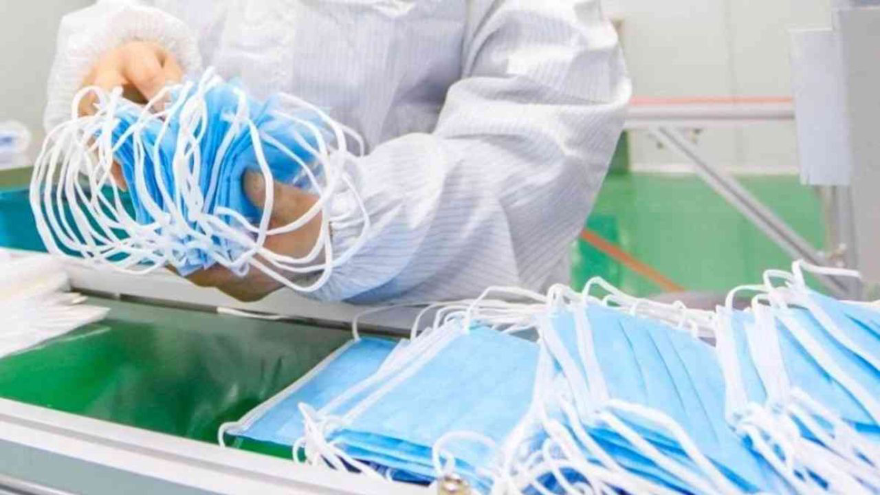 خیران سلامت آباده برای مقابله با کرونا آستین بالا زدند