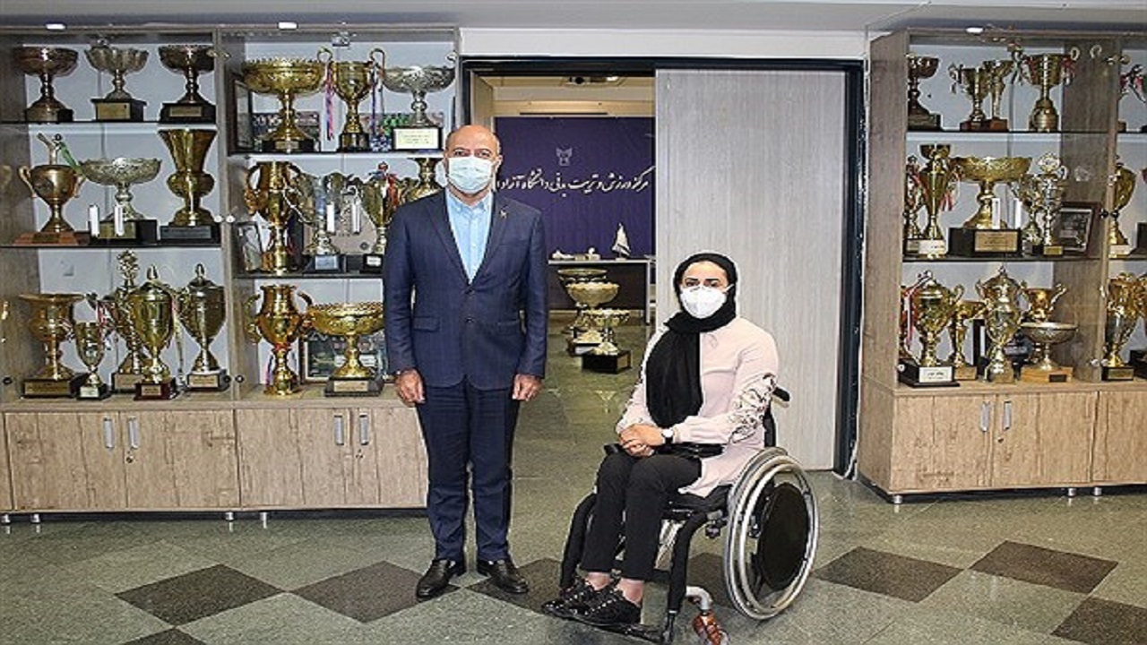 بانوی تاریخ‌ساز ورزش ایران در تیم تیراندازی دانشگاه آزاد