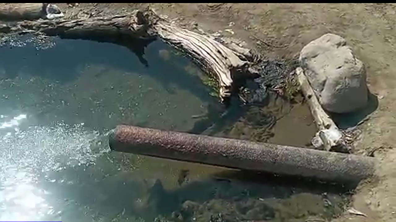 بهداشت نامناسب چاه آب در روستای شهرک چاه اسحاق + فیلم