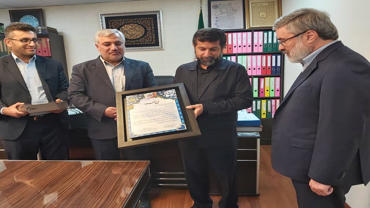 یک نیکوکار دست مهربانی بر سر ۸ هزار ۶۰۰ یتیم می‌کشد