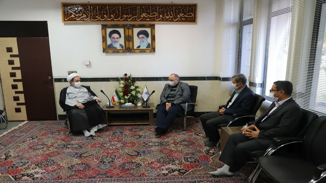 در جبهه اقتصادی باید جهادی کار کنیم