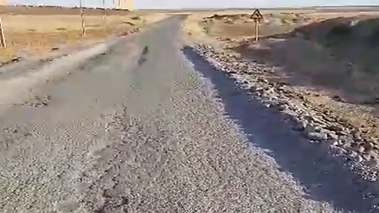 وضعیت نامناسب جاده در روستای کشک‌آباد + فیلم
