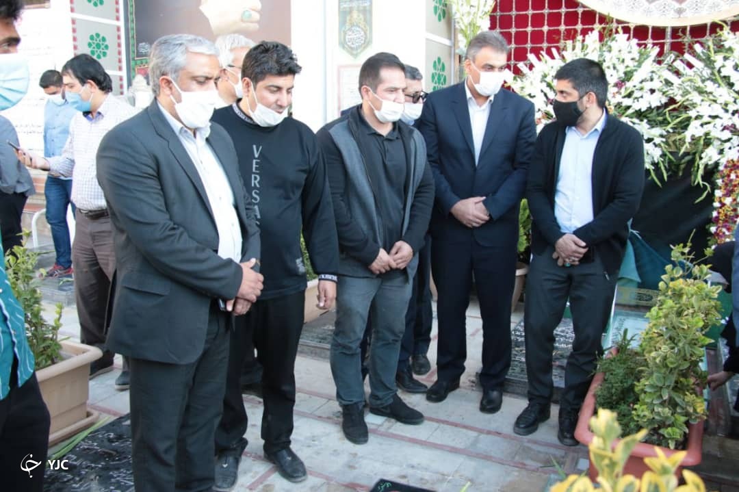 حضور دبیر بر سر مزار سردار دل ها