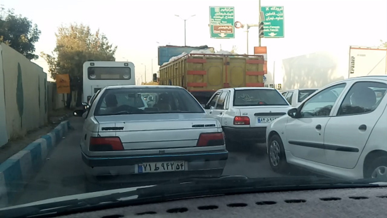 ترافیک سنگین هر روزه در شهرک فرهنگیان همدان + فیلم