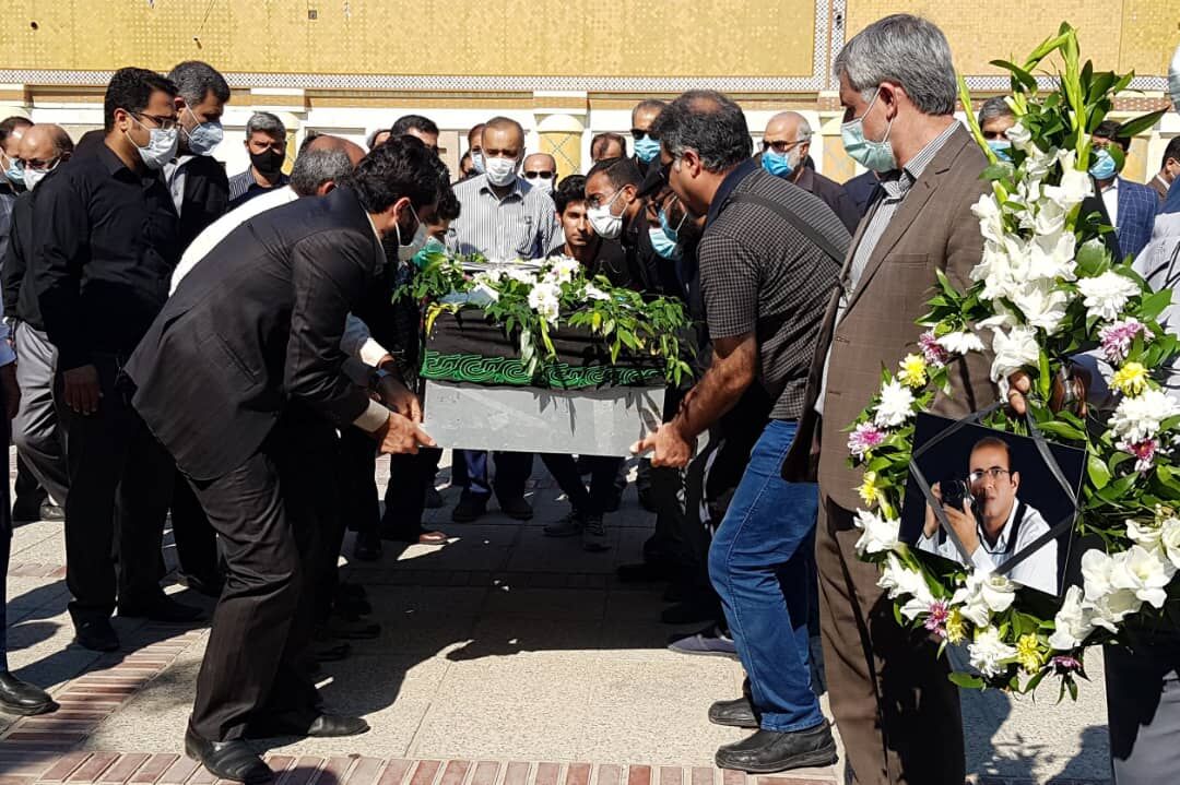 پیکر عکاس بوشهری در خاک آرام گرفت