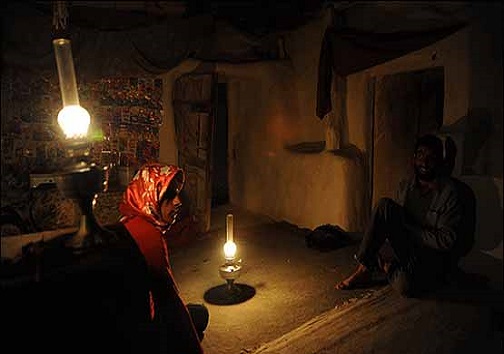 زندگی در تاریکی/ نور ماه تنها چراغ شب&zwnj;های سیاه روستائیان در شهر اولین&zwnj;ها