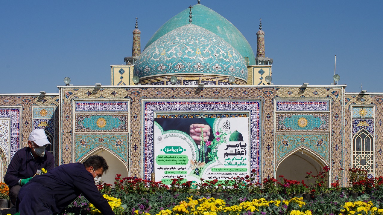 با ۲۴ هزار گل تزیینی، حرم مطهر رضوی گل‌آرایی شد