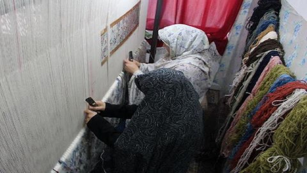 بافندگان فرش رایگان بیمه می‌شوند