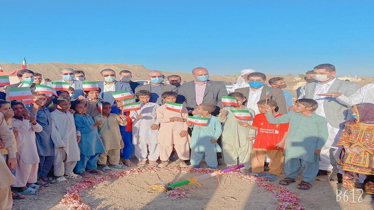 سخنگوی دولت مجتمع آموزشی شبانه‌روزی بنت نیکشهر را کلنگ زنی کرد