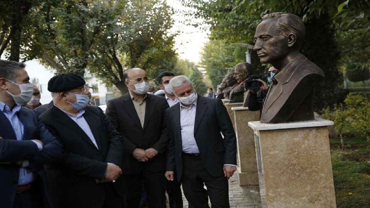 نصب سردیس بزرگان هنر در خانه هنرمندان